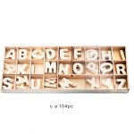 Mini houten hoofdletters H.3,3cm c.a.104st